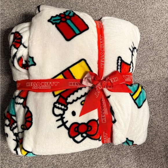 Ty Hello Kitty White and Red Fleece Blanket - Picture 7 of 7